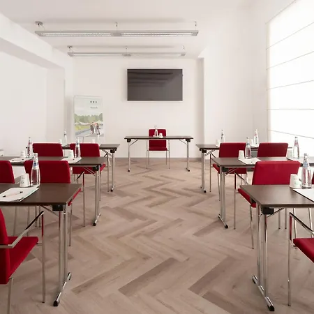Ξενοδοχείο Una Hotels Napoli 4*