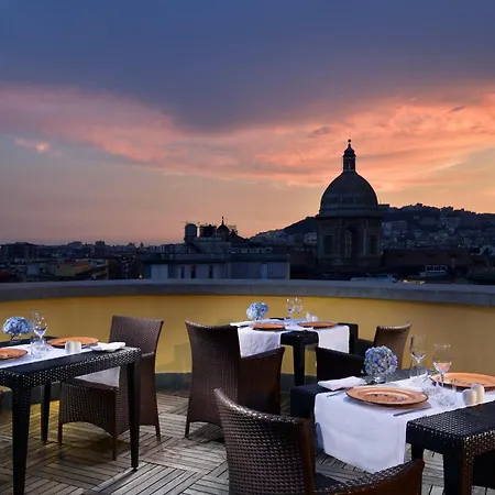 Szálloda Una Hotels Napoli Nápoly